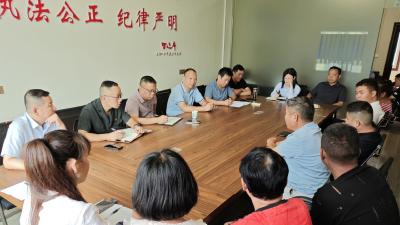 小法庭释放大能量 “金马”古镇润“枫”景