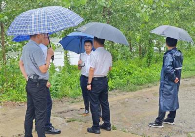 回龙镇干群闻“汛”而动