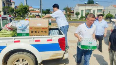  高温酷暑送清凉 共同缔造显担当