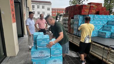 产业园主筑起防汛“爱心堤”