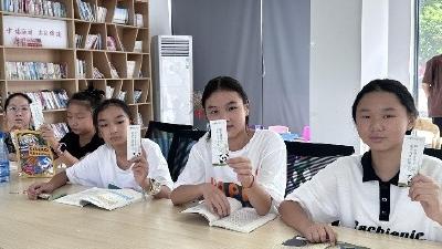 绿书签 守护“幼苗”向阳生长