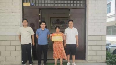 喜报送上门 为“四有”优秀士兵点赞！