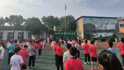 西江小学举行“向国旗敬礼 喜迎国庆节”主题升旗仪式