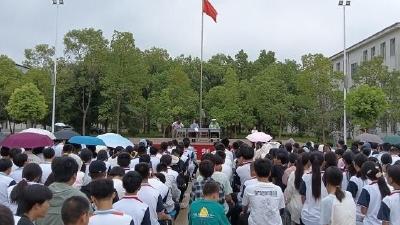 华严农场中学举行法治宣传教育讲座