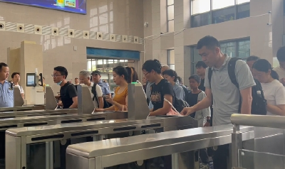 视频 | 汉川站：全力保障节假日旅客出行