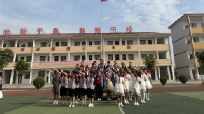 以声传情！中洲小学用歌声献礼祖国