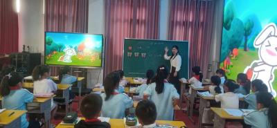 马口镇高湖小学开展新教师公开课活动