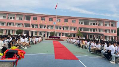 里潭乡胜一中心小学举行期末总结表彰大会