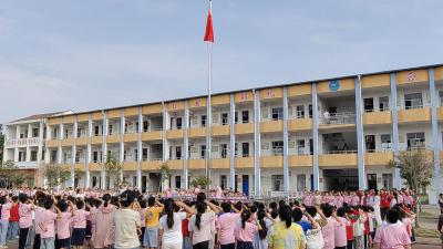 辉煌七十五周年 童心共筑中国梦--汉川市城隍镇农利中心小学开展国庆节主题活动