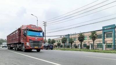 道路修复升级 助力企业发展跑出“加速度”