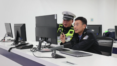 【视频】汉川：男子骑三轮摩托车闯红灯被撞 民警依法认定其全责