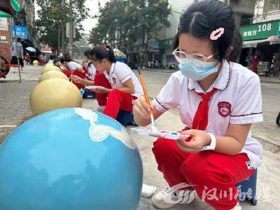 绘多彩石礅  展活力校园