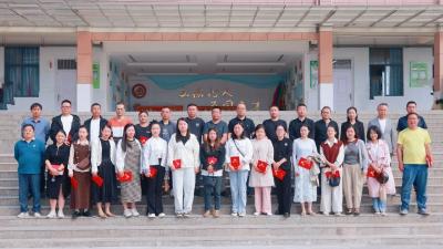 汉川市马口中学召开2024年秋季家长委员会会议