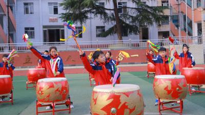 仙女山一小：学生打起中国鼓