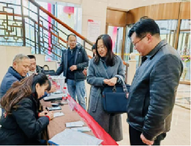 汉川市公共检验检测中心“手机变砝码”活动走进“两会”现场