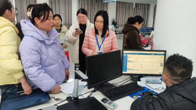 汉川：“身”入窗口真体验 “走”优流程提效能