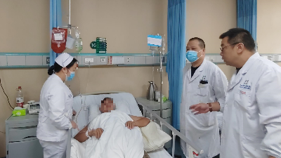 惊！巨大钢管刺入男子左肩，幸好……