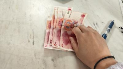 收下患者“心意”，医生将红包“巧”变住院费