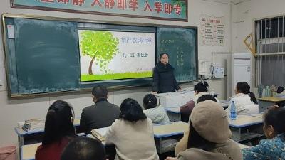 华严农场中学召开九年级家长会