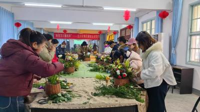 湾潭乡：花团锦簇庆元旦