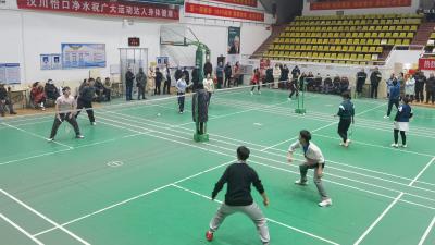 这场比赛“老中青”三代同场竞技！