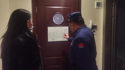汉川市消防救援大队深入辖区“九小场所”开展沿街消防安全检查和宣传活动