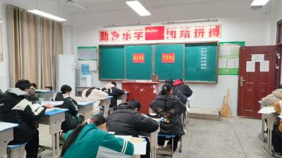汉川市城隍镇中学举行诚信期末考试