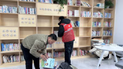 麻河镇滨湖村：农家书屋图书焕新，知识之光点亮乡村