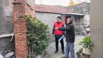 开展危房日常巡查 筑牢居民安全防线