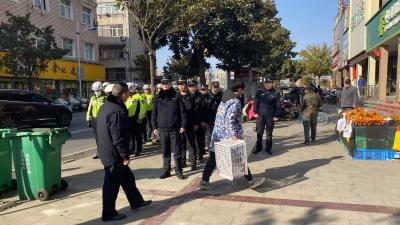 “城管+交警” 汉川集中整治重点路段市容市貌