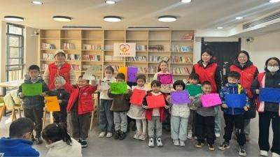 汉江书房组织寒假绘画公益教学