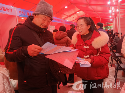 “春风行动”大型招聘会：法治宣传助力务工人员踏上新征程