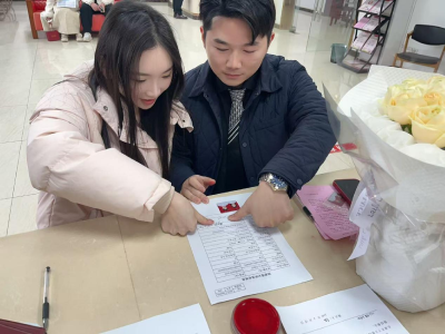 情人节汉川迎来领证小高锋