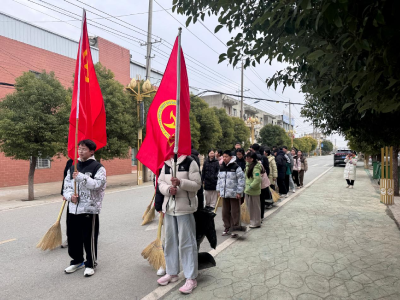 践行雷锋精神，垌塚中学开展“清洁垌塚”行动