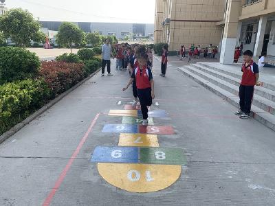 汉正小学：精心设计游戏 玩活课间15分钟