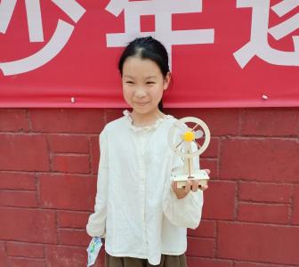 田二河小学学生巧手仿制展风彩