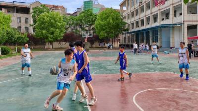 马口镇第四届“金马杯”小学生篮球赛开赛啦！