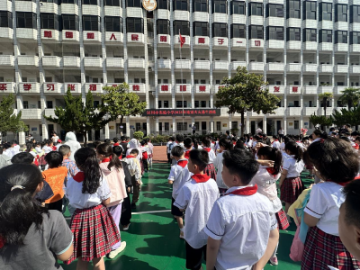 筑牢安全防线 守护生命之花  ——汉川市实验小学开展地震火灾逃生演习活动