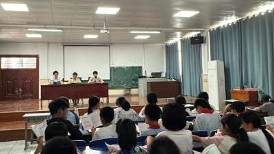 大手拉小手，共防血吸虫