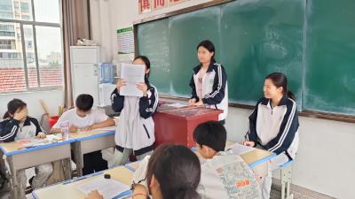 “校园霸凌”模拟庭审，法治之光护航学生成长