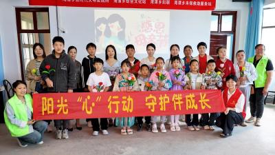 湾潭乡开展母亲节爱心妈妈结对关爱活动
