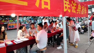 市人社局联合市司法局开展民法典主题宣传活动