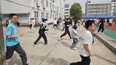 2分15秒！疏散完毕——汉川市福星中学开展安全疏散演练