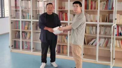 干部职工图书捐赠仪式  共筑“书香人社”文化阵地