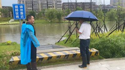 六合垸社区开展暴雨天气安全隐患巡查工作