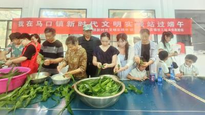 当端午邂逅六一：社区飘粽香 校园绽童趣