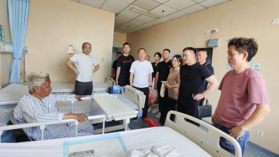 老厨师患重病 行业协会伸援手