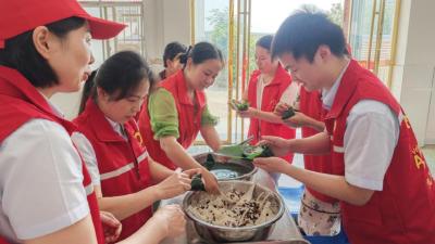 端午粽飘香 情暖福利院
