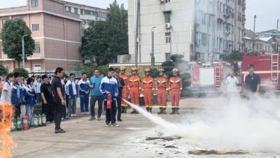 开展消防演练  筑牢安全防线