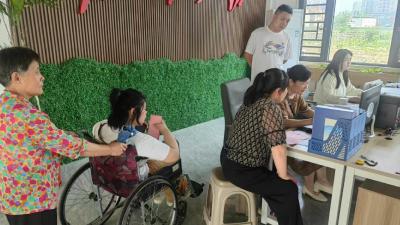 残联入社区 为44名残疾人申请辅助用具